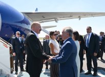 President Ilham Aliyev, First Lady Mehriban Aliyeva arrive in Bukhara from Tashkent (PHOTO/VIDEO)