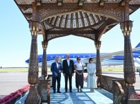 President Ilham Aliyev, First Lady Mehriban Aliyeva arrive in Bukhara from Tashkent (PHOTO/VIDEO)