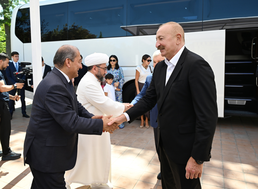 Presidents and First Ladies of Azerbaijan and Uzbekistan visit Ismail Samani Mausoleum in Bukhara (PHOTO/VIDEO)