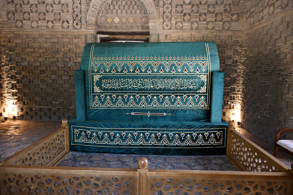 Presidents and First Ladies of Azerbaijan and Uzbekistan visit Ismail Samani Mausoleum in Bukhara (PHOTO/VIDEO)