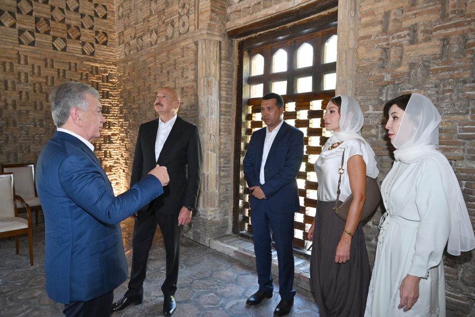 Presidents and First Ladies of Azerbaijan and Uzbekistan visit Ismail Samani Mausoleum in Bukhara (PHOTO/VIDEO)
