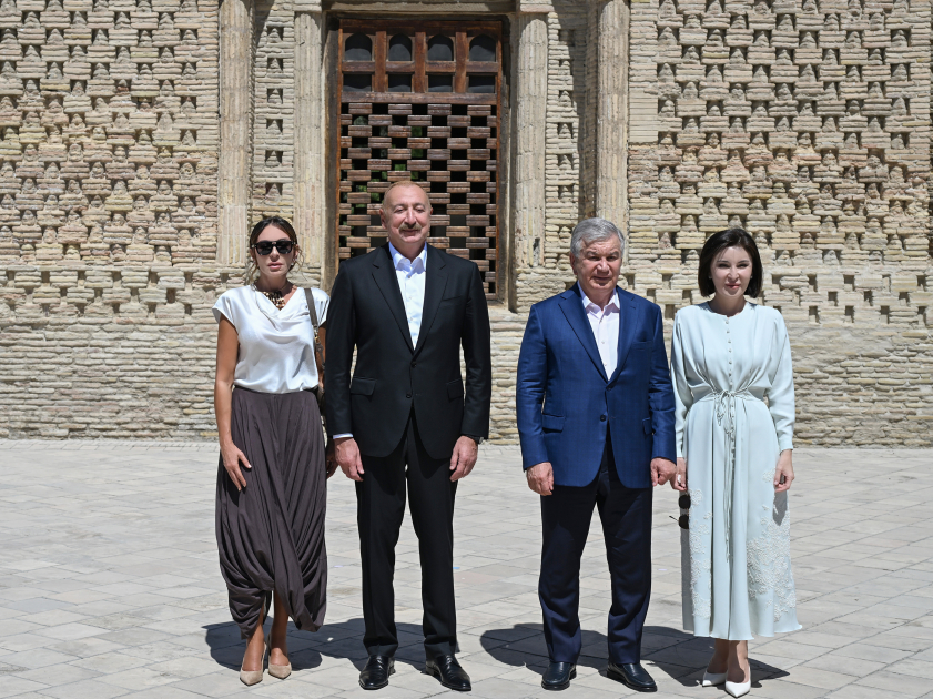 Presidents and First Ladies of Azerbaijan and Uzbekistan visit Ismail Samani Mausoleum in Bukhara (PHOTO/VIDEO)