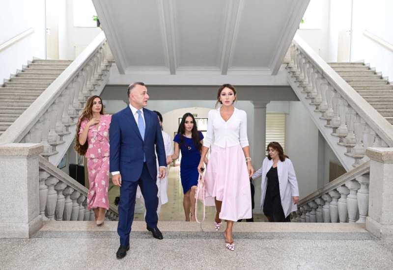 First Vice-President Mehriban Aliyeva, her daughters Leyla Aliyeva and Arzu Aliyeva visit the Scientific Research Institute of Pediatrics (PHOTO)