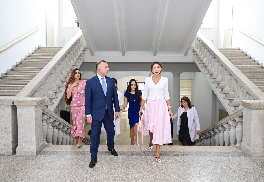 First Vice-President Mehriban Aliyeva, her daughters Leyla Aliyeva and Arzu Aliyeva visit the Scientific Research Institute of Pediatrics (PHOTO)