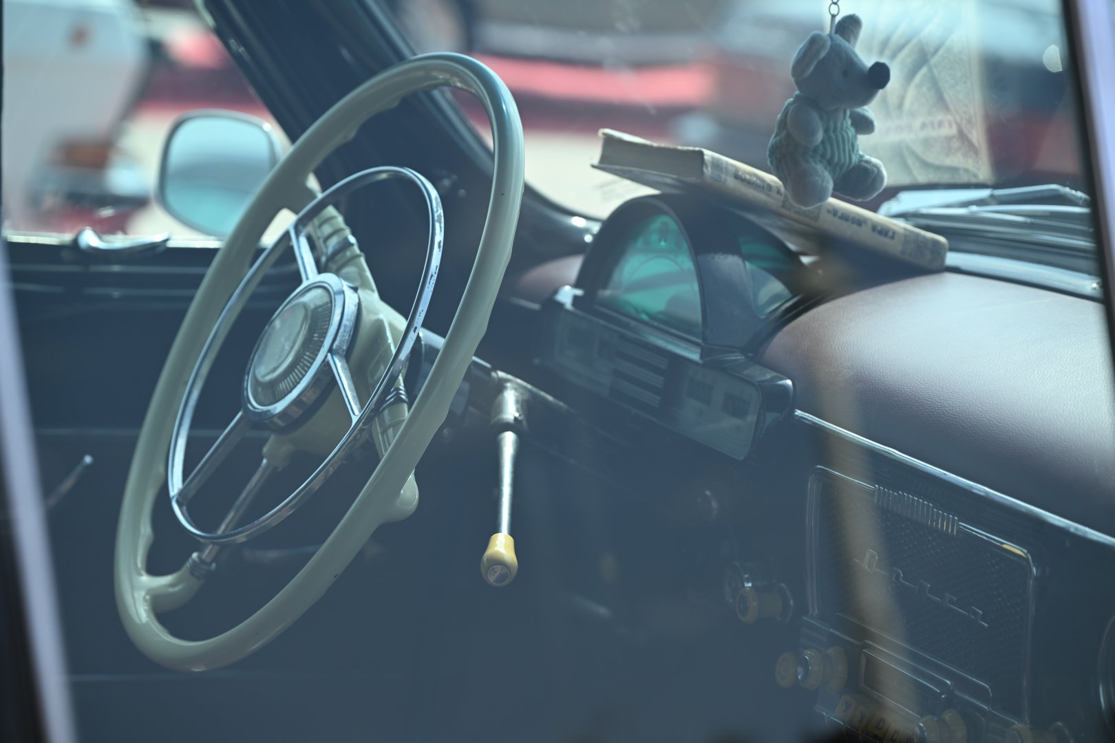 Baku boulevard hosts classic car exhibition (PHOTO)