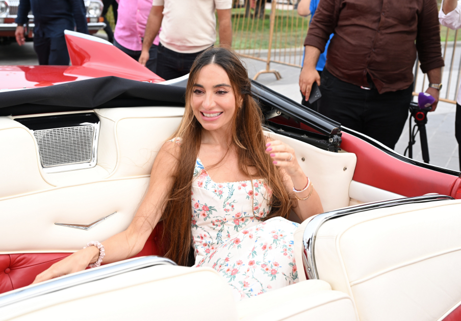 Vice-President of Heydar Aliyev Foundation Leyla Aliyeva and Arzu Aliyeva watch classic car parade and exhibition (PHOTO)
