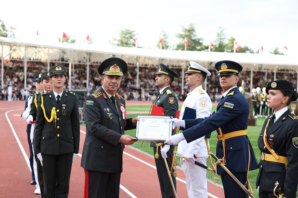 Azerbaijan Defense Minister attends graduation ceremonies of military academies in Türkiye (PHOTO)