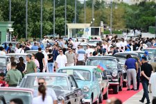 Baku boulevard hosts classic car exhibition (PHOTO)
