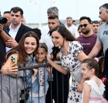 Vice-President of Heydar Aliyev Foundation Leyla Aliyeva and Arzu Aliyeva watch classic car parade and exhibition (PHOTO)