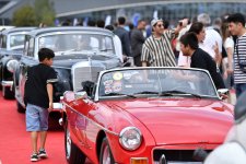 Vice-President of Heydar Aliyev Foundation Leyla Aliyeva and Arzu Aliyeva watch classic car parade and exhibition (PHOTO)
