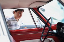 Vice-President of Heydar Aliyev Foundation Leyla Aliyeva and Arzu Aliyeva watch classic car parade and exhibition (PHOTO)