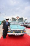 Vice-President of Heydar Aliyev Foundation Leyla Aliyeva and Arzu Aliyeva watch classic car parade and exhibition (PHOTO)