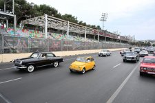 Vice-President of Heydar Aliyev Foundation Leyla Aliyeva and Arzu Aliyeva watch classic car parade and exhibition (PHOTO)