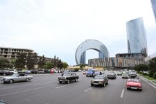 Vice-President of Heydar Aliyev Foundation Leyla Aliyeva and Arzu Aliyeva watch classic car parade and exhibition (PHOTO)
