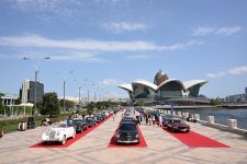 Baku boulevard hosts classic car exhibition (PHOTO)