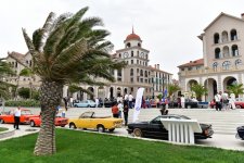 Vice-President of Heydar Aliyev Foundation Leyla Aliyeva and Arzu Aliyeva watch classic car parade and exhibition (PHOTO)