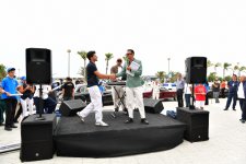 Vice-President of Heydar Aliyev Foundation Leyla Aliyeva and Arzu Aliyeva watch classic car parade and exhibition (PHOTO)