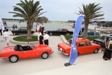 Vice-President of Heydar Aliyev Foundation Leyla Aliyeva and Arzu Aliyeva watch classic car parade and exhibition (PHOTO)