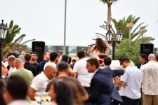 Vice-President of Heydar Aliyev Foundation Leyla Aliyeva and Arzu Aliyeva watch classic car parade and exhibition (PHOTO)