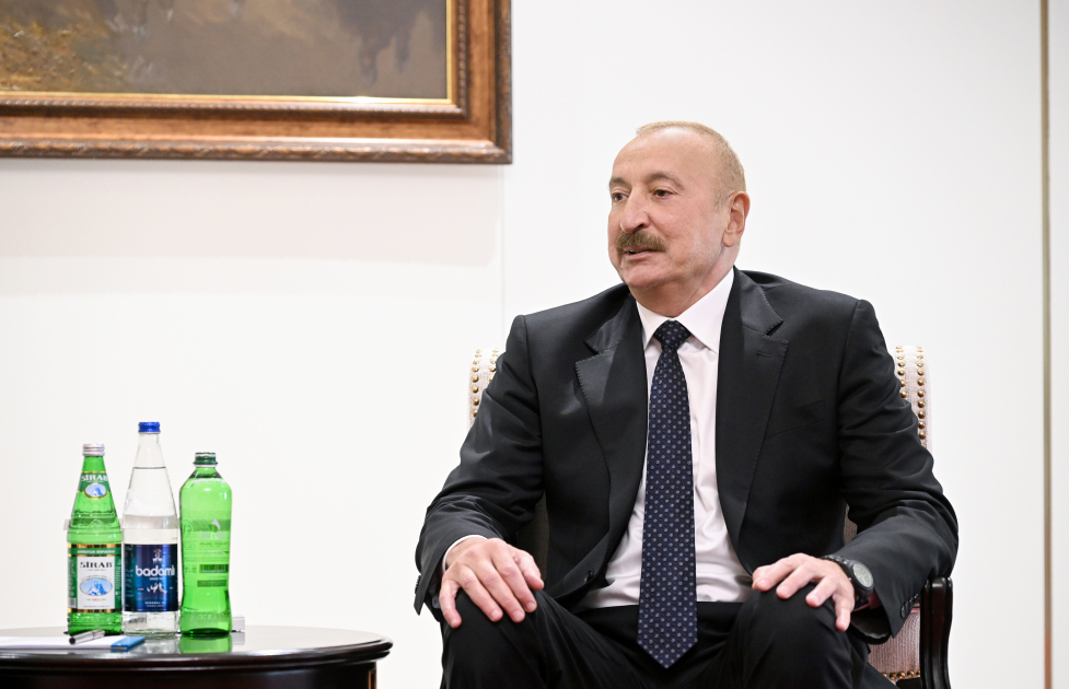 President Ilham Aliyev meets with President of Kazakhstan in Bishkek (PHOTO)