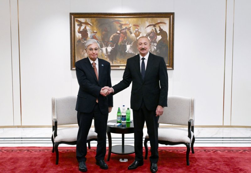 President Ilham Aliyev meets with President of Kazakhstan in Bishkek (PHOTO)