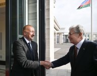 President Ilham Aliyev meets with President of Kazakhstan in Bishkek (PHOTO)