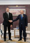 President Ilham Aliyev’s meeting with Prime Minister of Armenia commences in Bishkek (PHOTO)