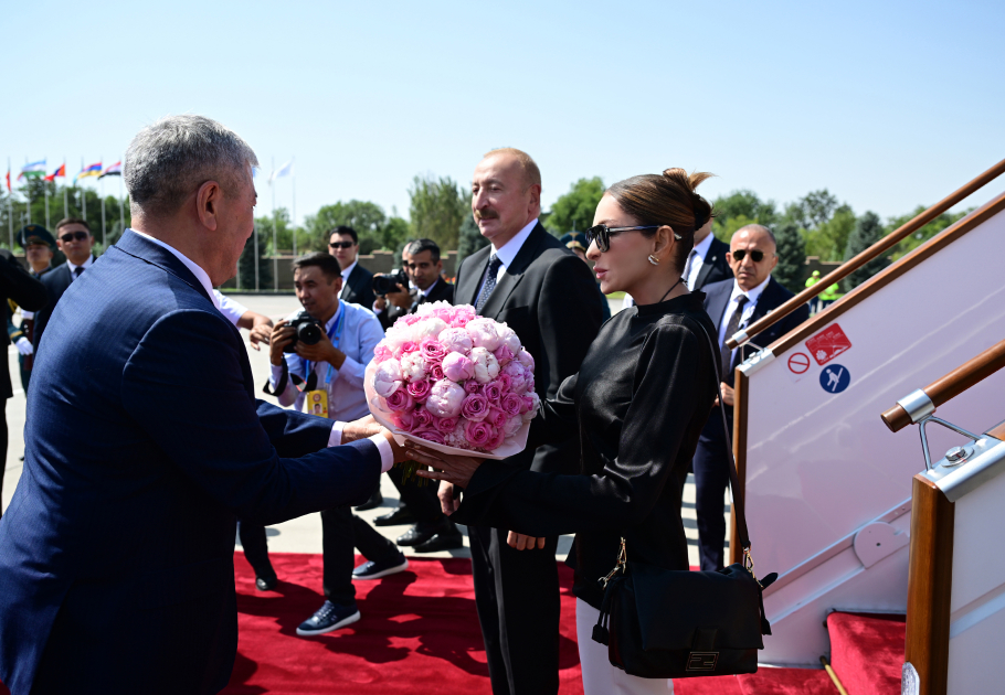 President Ilham Aliyev arrives in Kyrgyz Republic for working visit (PHOTO)