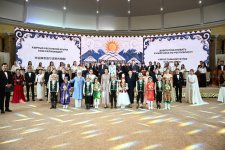 First Lady Mehriban Aliyeva views exhibition of handicrafts by masters of decorative and applied arts in Bishkek (PHOTO)