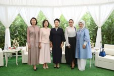 First Lady Mehriban Aliyeva views exhibition of handicrafts by masters of decorative and applied arts in Bishkek (PHOTO)