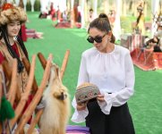 First Lady Mehriban Aliyeva views exhibition of handicrafts by masters of decorative and applied arts in Bishkek (PHOTO)