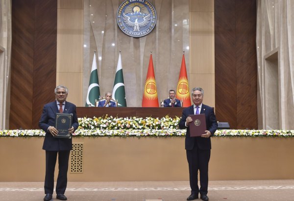 Kyrgyzstan, Pakistan exchange documents to strengthen bilateral cooperation