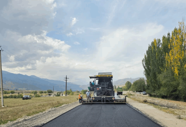 Kyrgyzstan carries out paving works on five-kilometer road section