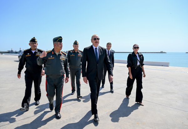 President Ilham Aliyev and First Lady Mehriban Aliyeva visit Azerbaijani Navy (PHOTO/VIDEO)