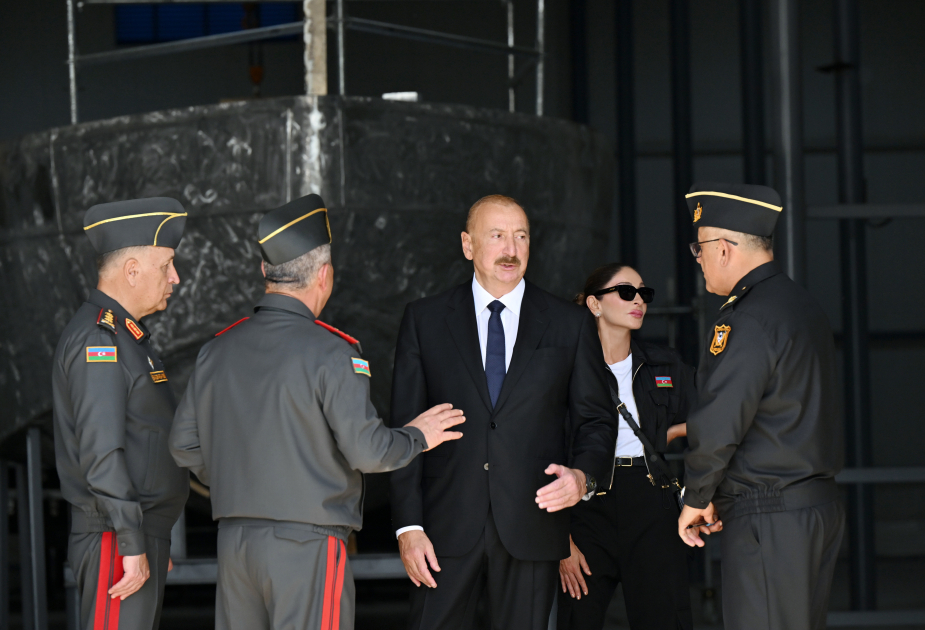 President Ilham Aliyev and First Lady Mehriban Aliyeva visit Azerbaijani Navy (PHOTO)