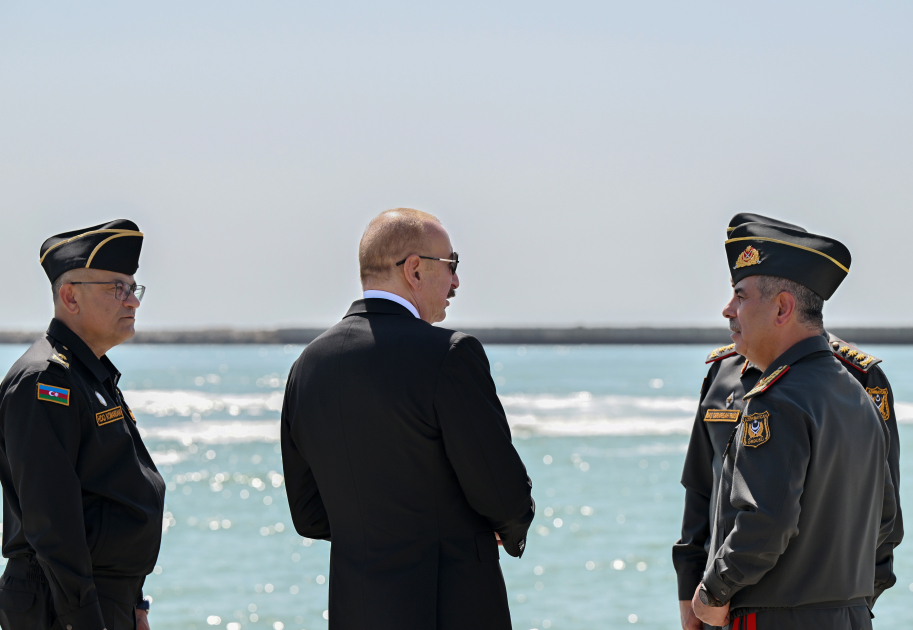 President Ilham Aliyev and First Lady Mehriban Aliyeva visit Azerbaijani Navy (PHOTO)