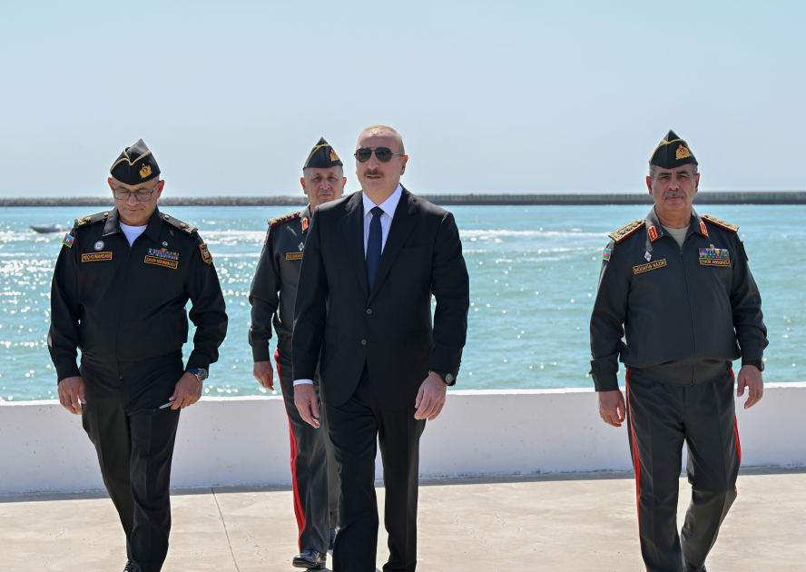 President Ilham Aliyev and First Lady Mehriban Aliyeva visit Azerbaijani Navy (PHOTO)