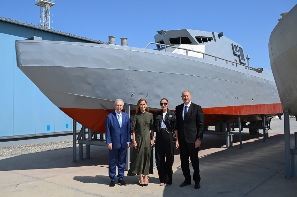 President Ilham Aliyev and First Lady Mehriban Aliyeva visit Azerbaijani Navy (PHOTO)