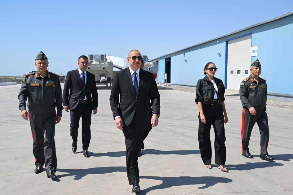 President Ilham Aliyev and First Lady Mehriban Aliyeva visit Azerbaijani Navy (PHOTO)