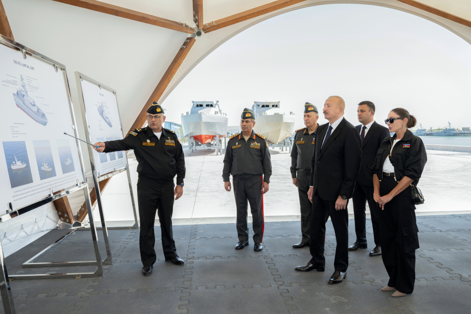 President Ilham Aliyev and First Lady Mehriban Aliyeva visit Azerbaijani Navy (PHOTO)