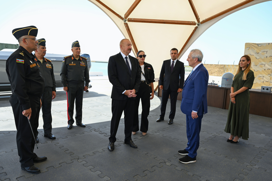 President Ilham Aliyev and First Lady Mehriban Aliyeva visit Azerbaijani Navy (PHOTO)