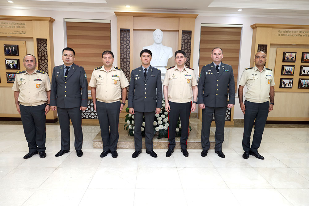 Azerbaijan, Uzbekistan discuss next steps in military cooperation (PHOTO)