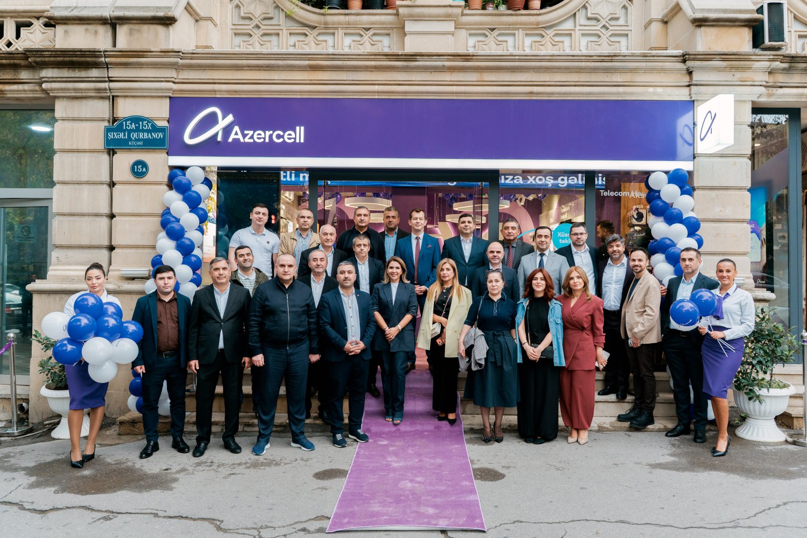 Azercell opens its first next-generation dealer store (PHOTO)