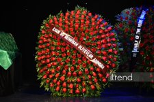 President Ilham Aliyev and First Lady Mehriban Aliyeva send wreaths to farewell ceremony of People's Artist Alexander Sharovsky (PHOTO)