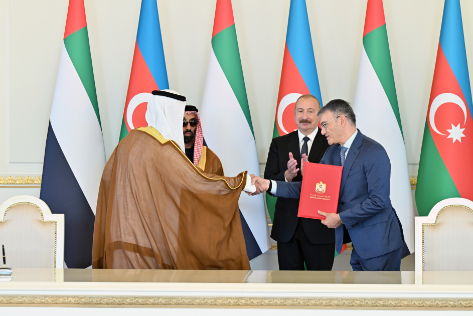 President Ilham Aliyev receives UAE National Security Advisor (PHOTO)