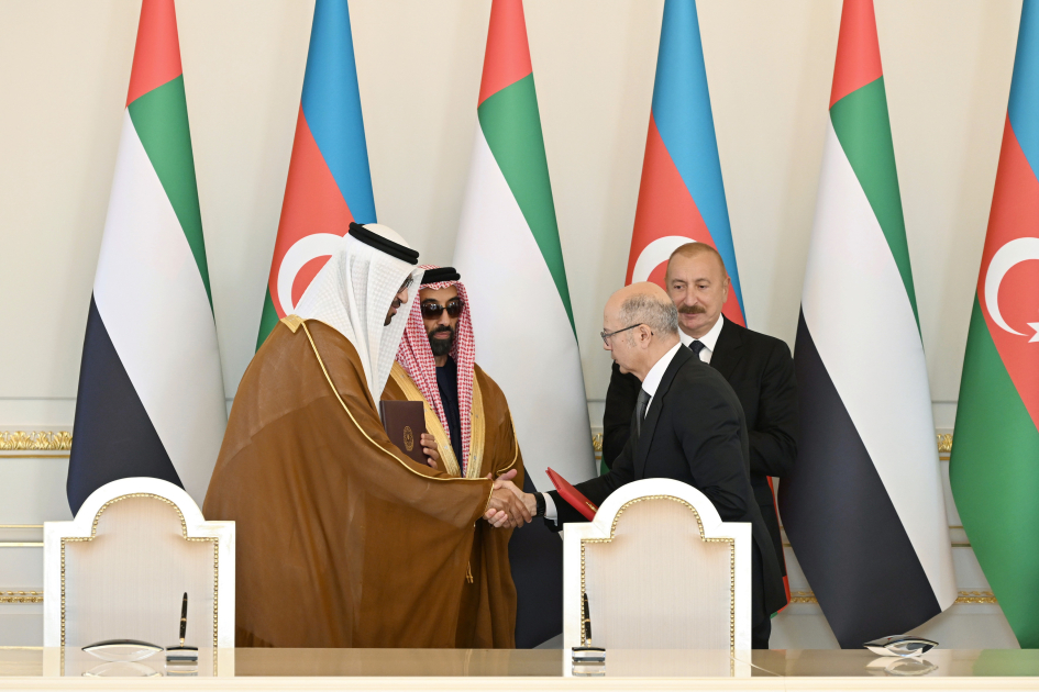 President Ilham Aliyev receives UAE National Security Advisor (PHOTO)
