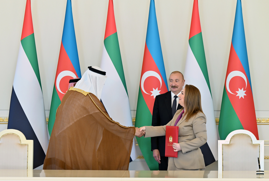 President Ilham Aliyev receives UAE National Security Advisor (PHOTO)