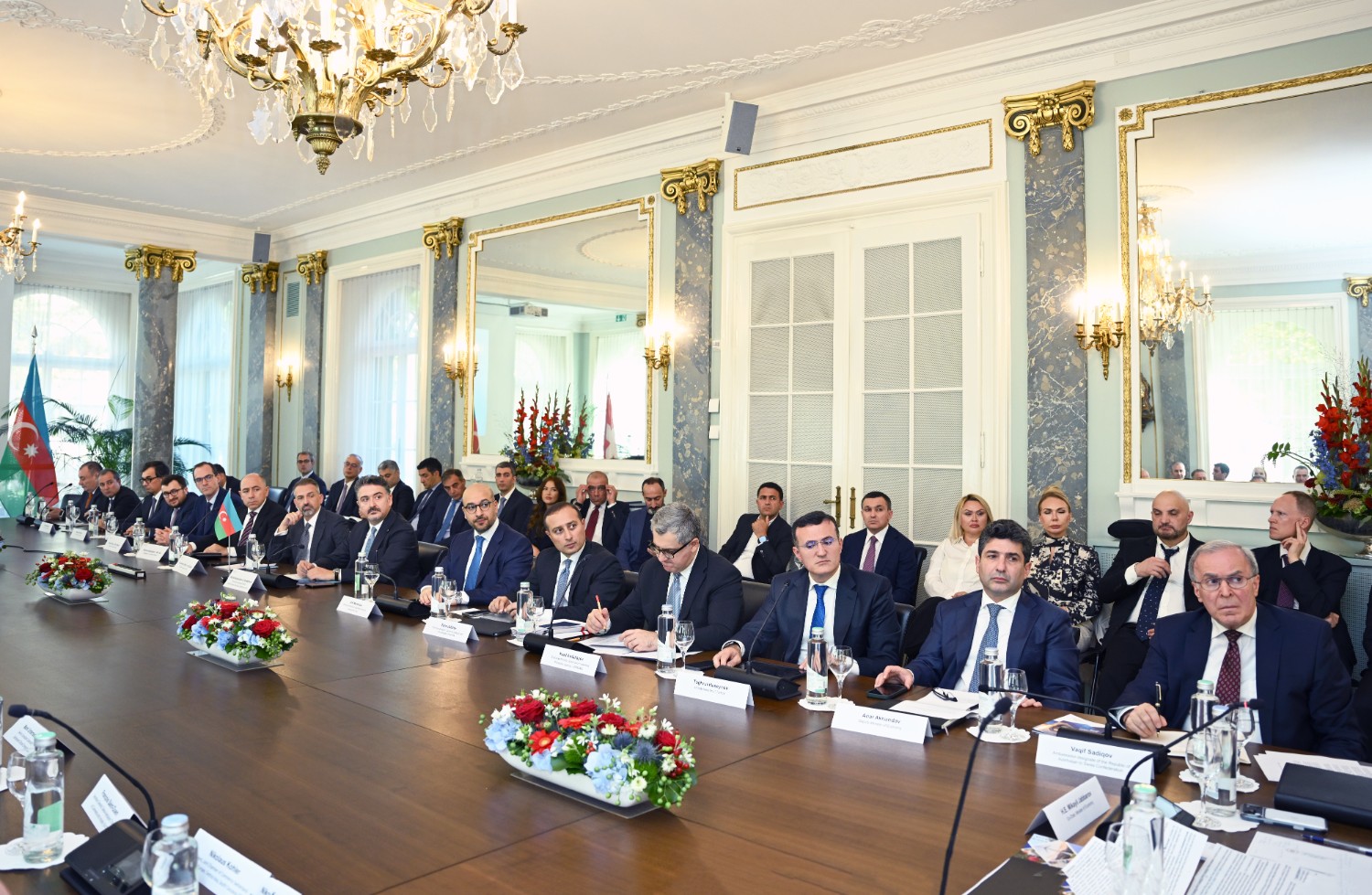 Azerbaijan, Switzerland explore new horizons for trade and investment (PHOTO)