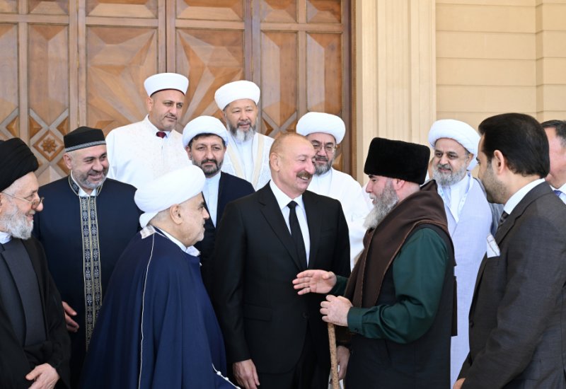 President Ilham Aliyev's sincere dialogue with participants of international conferences held in Baku (PHOTO)