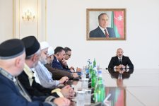 President Ilham Aliyev receives participants of international conferences held in Baku (PHOTO/VIDEO)